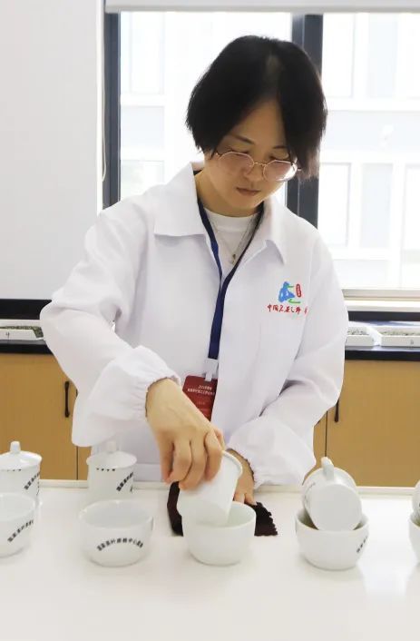 有关于高手云集!2022安徽省首届茶叶加工工职业技能大赛正式开赛!的信息(17)