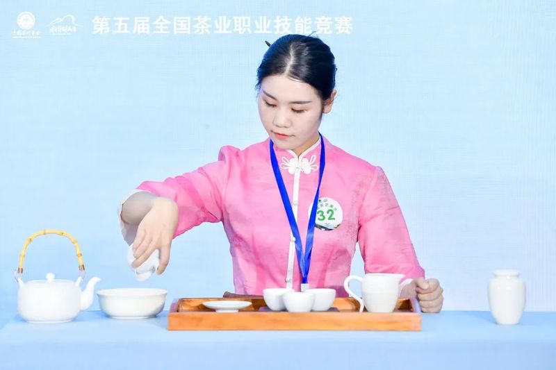 有关于恩施两名选手代表湖北在全国茶业比赛中获奖！的相关内容(4)
