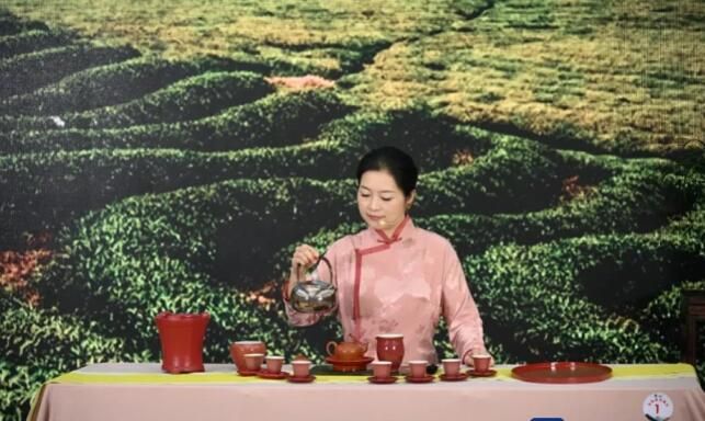 关于深圳选手获全国茶叶职业技能竞赛银奖的新闻