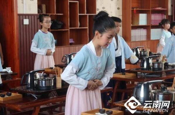 关于景谷县: “小小茶艺师”弘扬茶文化的相关内容(4)