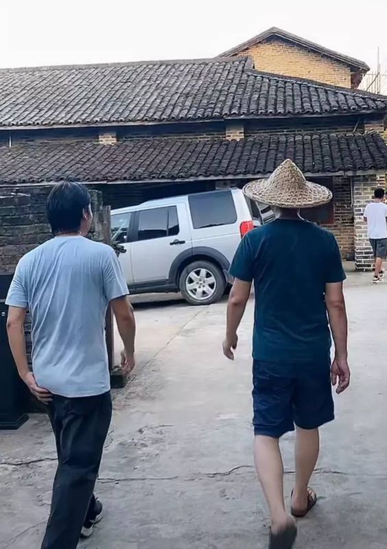 关于李亚鹏:在广西包了上百亩茶叶山,盖了两所民宿,总投资5亿左右的相关信息(2)