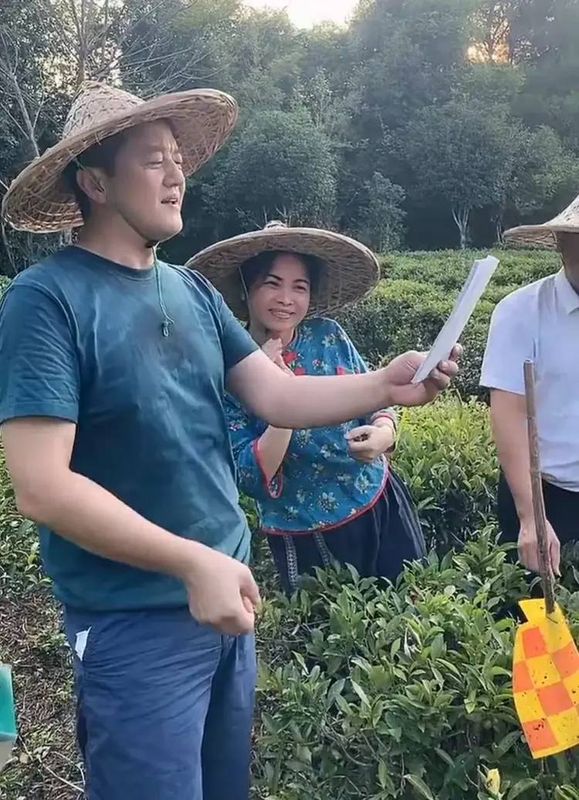 关于李亚鹏:在广西包了上百亩茶叶山,盖了两所民宿,总投资5亿左右的相关信息