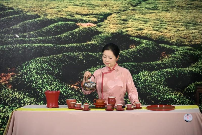 关于全国竞赛:弘扬中华优秀茶文化——第五届全国茶业职业技能竞赛茶艺竞赛总决赛在江西遂川开幕!的新闻(6)