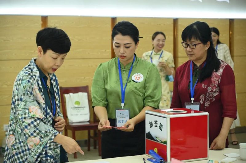 关于全国竞赛:弘扬中华优秀茶文化——第五届全国茶业职业技能竞赛茶艺竞赛总决赛在江西遂川开幕!的新闻(11)