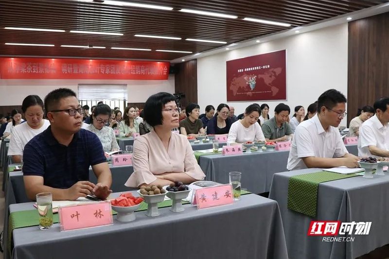 有关于从浮梁茶到景德镇，天下茶人是一家，湖南茶叶专家团共鉴江西浮梁茶的新闻(1)