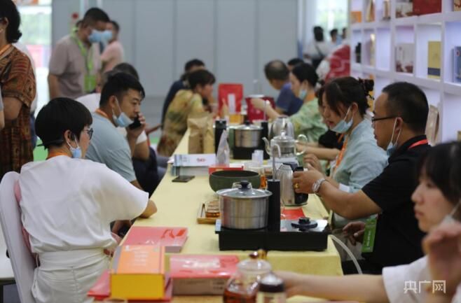 有关于湖南省十四届茶博会开幕 新化红茶别样“身姿”亮相的相关信息(2)