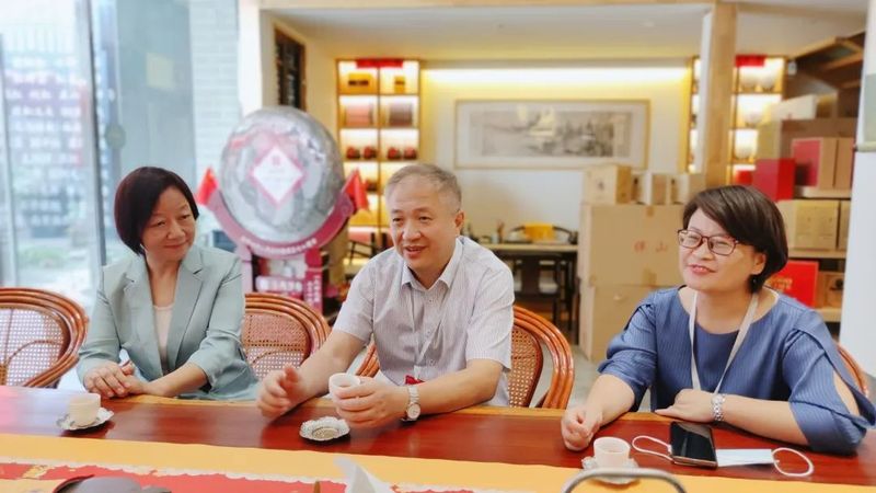 关于福鼎市茶产业发展领导小组领导莅临河南国香茶城视察白茶企业的最新消息(2)