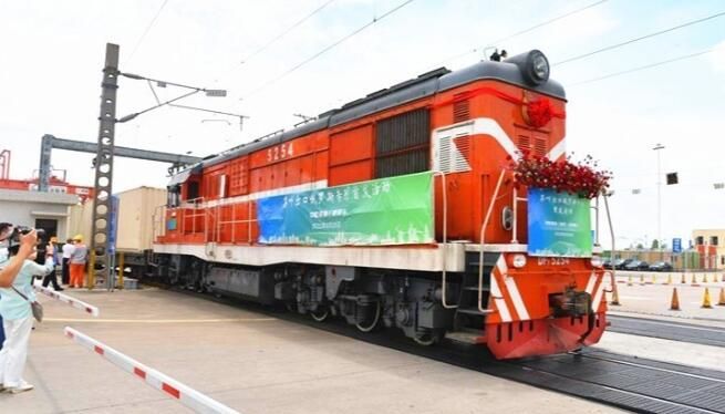 关于谷城120吨茶叶乘湖北首趟茶叶专列远销俄罗斯的内容