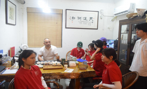 有关于浙江经贸学子三下乡：茶文化宣传助力乡村振兴的内容(1)