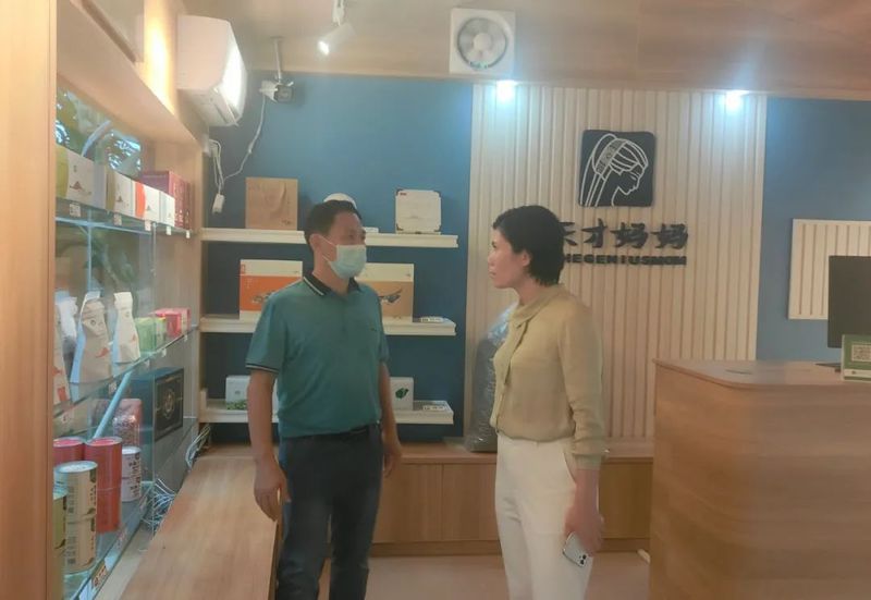 有关于白沙县委常委、组织部长符蝶一行莅临五里路开展党建引领茶产业高质量发展调研的消息(3)