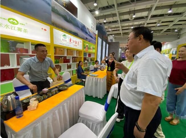 关于冷泡茶受青睐,第十四届湖南茶博会签订意向订单17.8亿的新闻(2)