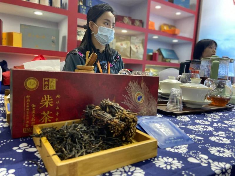 有关于冷泡、直播,湖南茶企纷纷“讨好”年轻人的相关信息(3)