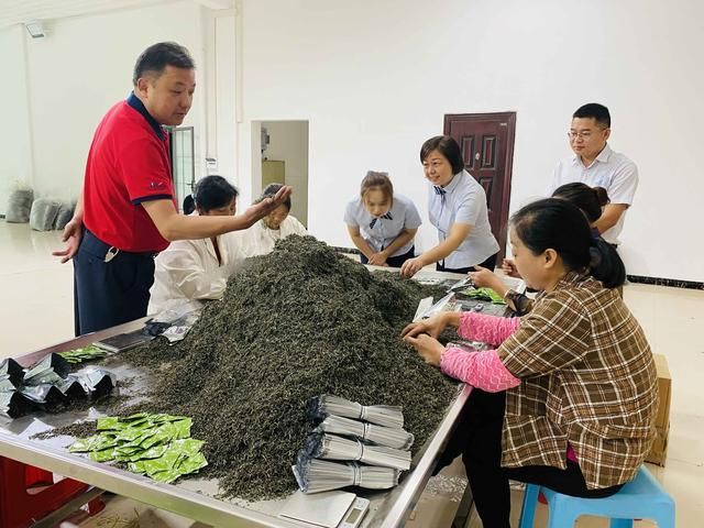 有关于鄂西北高速志愿者携手茶企助力乡村振兴的信息