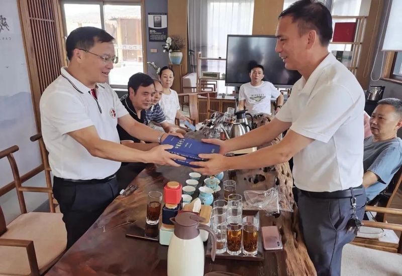 关于续茶緣谋产业推品牌兴文化 四川省茶协与名山区达成“蒙顶山茶”推广宣传共识的消息(1)