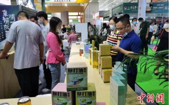 关于第十四届湖南茶业博览会长沙开幕 新式茶饮成亮点的消息(2)