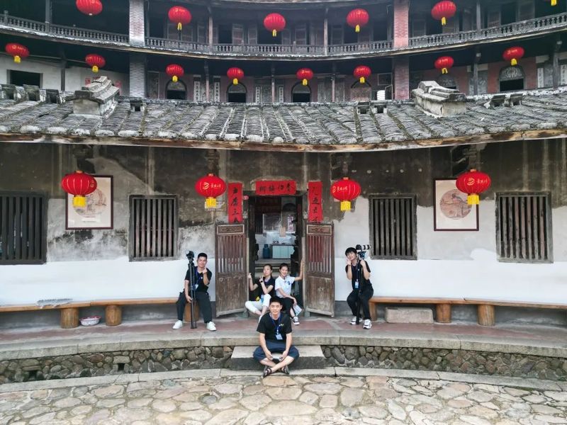关于“小小叶子”赋能乡村振兴,探访藏在多彩民族里的茶风情的新闻(8)