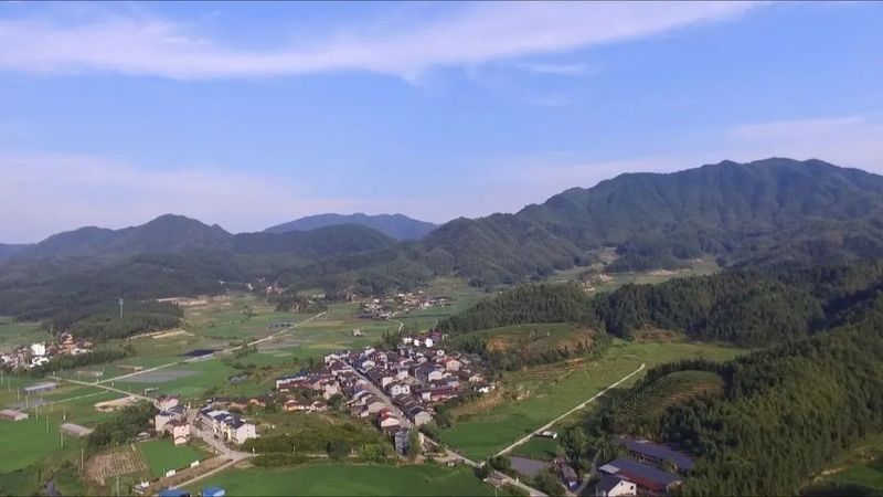 有关于带领茶农共同致富 上梅乡茶景村“共享”茶厂正加紧建设的内容(1)