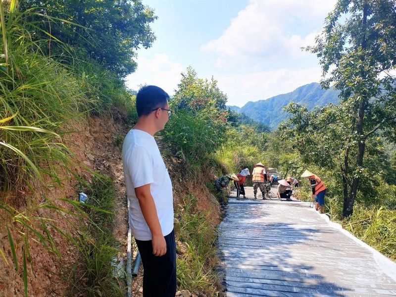 有关于都匀市茶农村:8条茶产业路架起群众增收致富桥的相关信息(6)