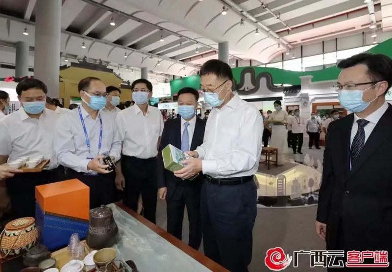 有关于刘宁蓝天立孙大伟巡视六堡茶展区的相关信息