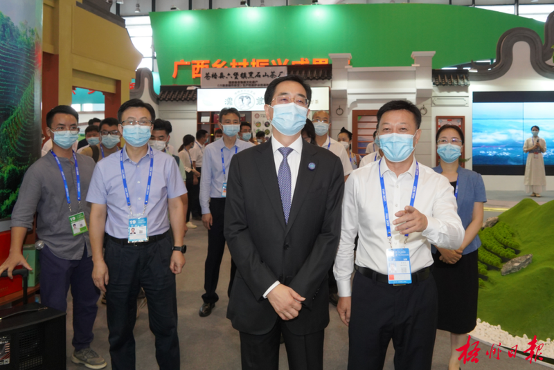 有关于刘宁蓝天立孙大伟巡视六堡茶展区的相关信息(2)