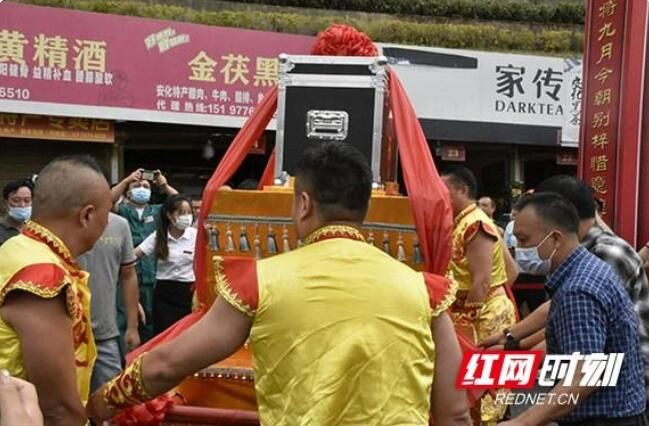 关于故宫珍藏贡品“安化千两茶”回京启程仪式的新闻(2)