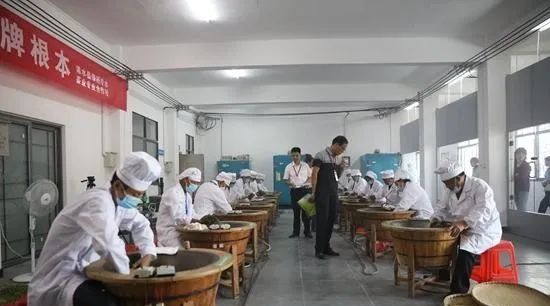 关于浠水县举办农民丰收节暨制茶技能大赛,来自各茶厂的制茶高手同台竞技的资讯(1)