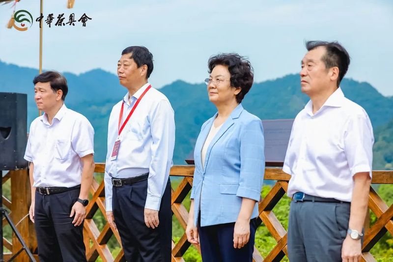 关于第八届中华茶奥会圣火采集、传递仪式在杭州举行!的相关内容(1)