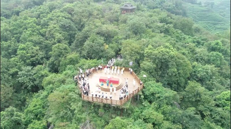 关于第八届中华茶奥会圣火采集、传递仪式在杭州举行!的相关内容