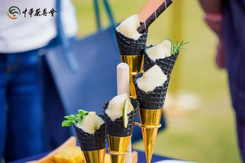有关于第八届中华茶奥会“九宇杯”仿宋茗战圆满落幕的新闻