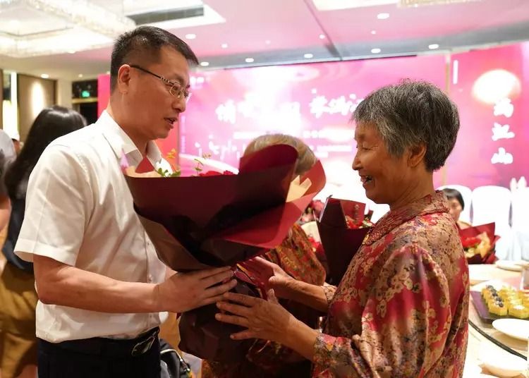 关于江山市举行重阳节茶叙会的相关内容(2)