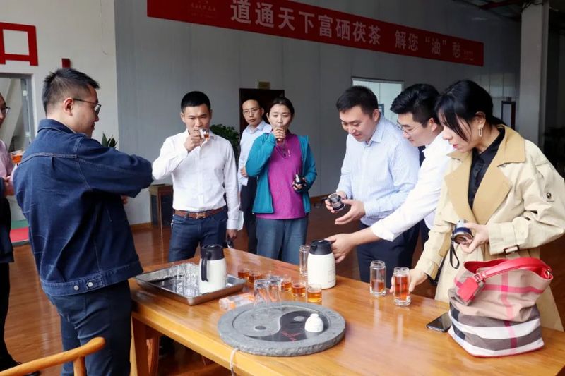 关于陕西省茶叶流通协会参加省级社会组织紫阳合力团乡村振兴项目对接交流座谈会的资讯(16)