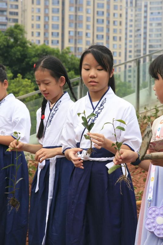 关于喜迎二十大 国庆有约——茶文化公园青少年茶会成功举行的最新消息(5)