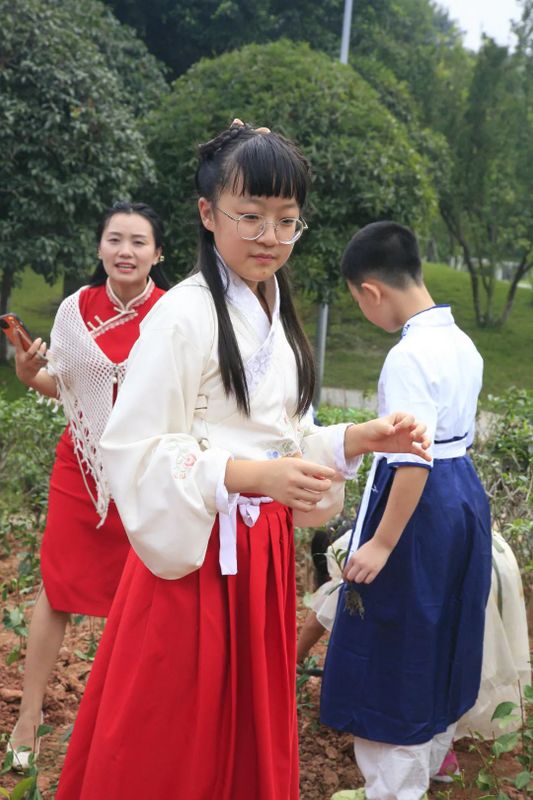 关于喜迎二十大 国庆有约——茶文化公园青少年茶会成功举行的最新消息(16)