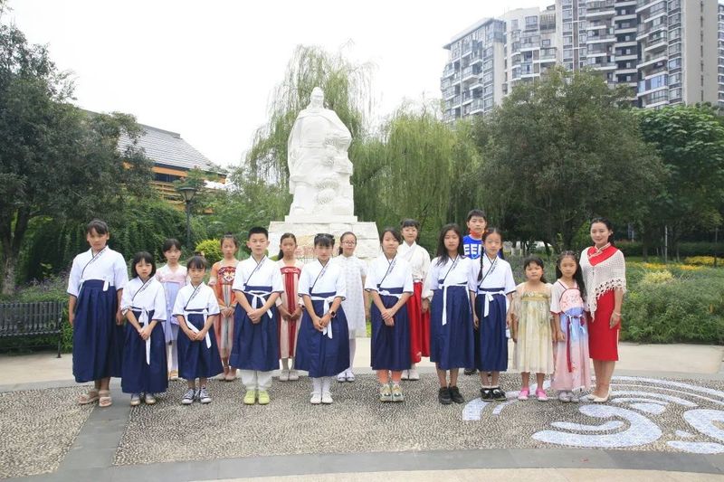 关于喜迎二十大 国庆有约——茶文化公园青少年茶会成功举行的最新消息(1)