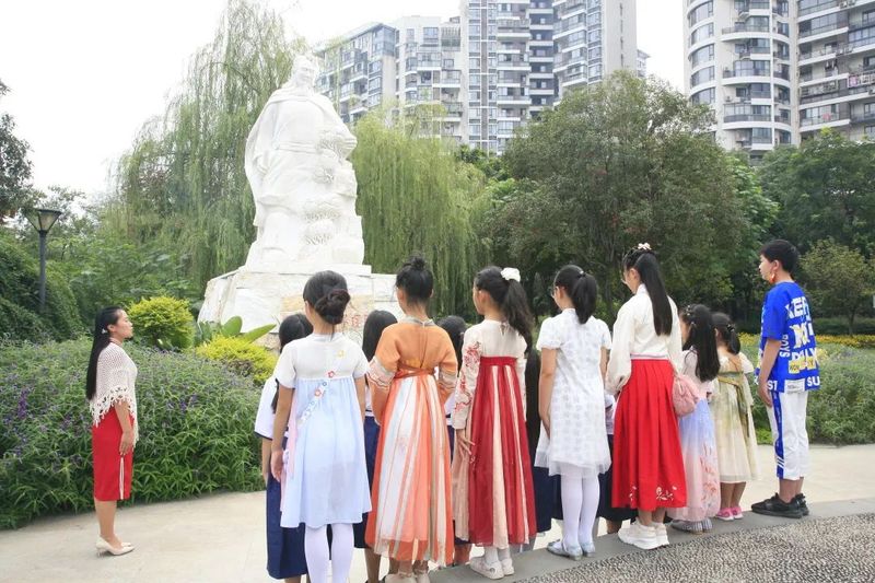 关于喜迎二十大 国庆有约——茶文化公园青少年茶会成功举行的最新消息