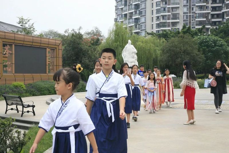 关于喜迎二十大 国庆有约——茶文化公园青少年茶会成功举行的最新消息(2)