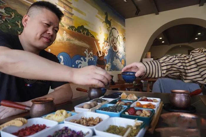 关于兰州：农村特色罐罐茶成都市新宠的相关内容(8)