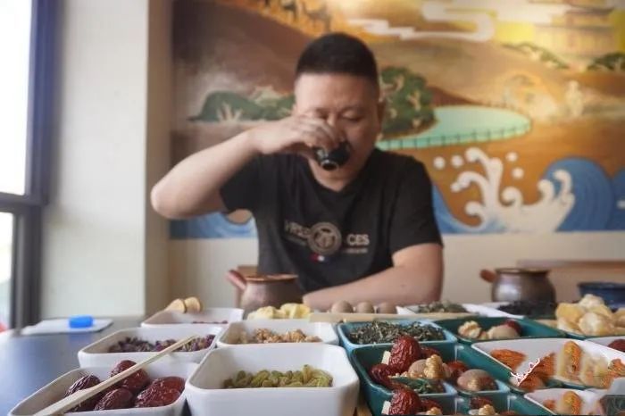 关于兰州：农村特色罐罐茶成都市新宠的相关内容