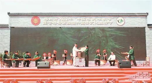 有关于昔日荒山变金山 茶园成了致富园的新闻(2)