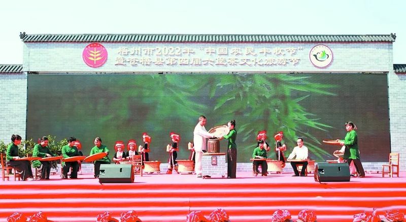有关于昔日荒山变金山 茶园成了致富园——探访六堡茶发源地梧州市苍梧县六堡镇的内容(1)