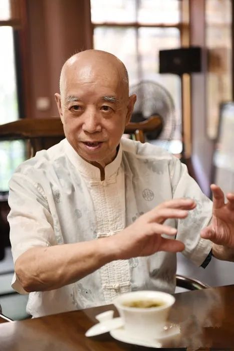 关于掌中盖碗啜新绿 花茶氤氲半城客的内容(1)