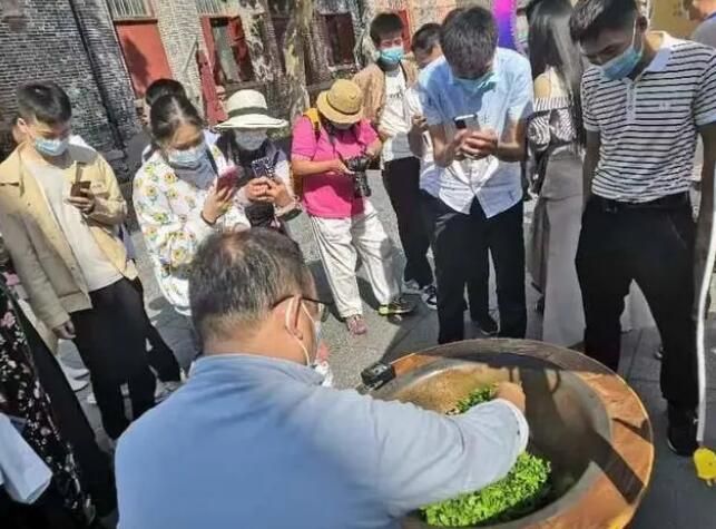 关于秋天遇上中国红  在北方闻秋香品绿茶的消息(4)