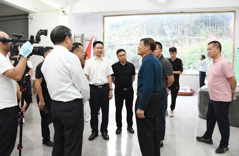关于振兴茶产业 媒体来助力，厦门市安溪商会组织媒体记者走进安溪茶乡的相关内容(16)