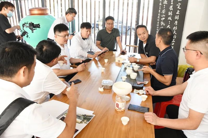 关于振兴茶产业 媒体来助力，厦门市安溪商会组织媒体记者走进安溪茶乡的相关内容(5)