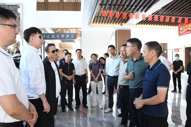 关于振兴茶产业 媒体来助力，厦门市安溪商会组织媒体记者走进安溪茶乡的相关内容(3)