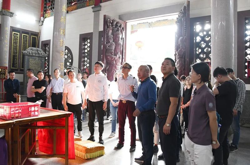 关于振兴茶产业 媒体来助力，厦门市安溪商会组织媒体记者走进安溪茶乡的相关内容(15)