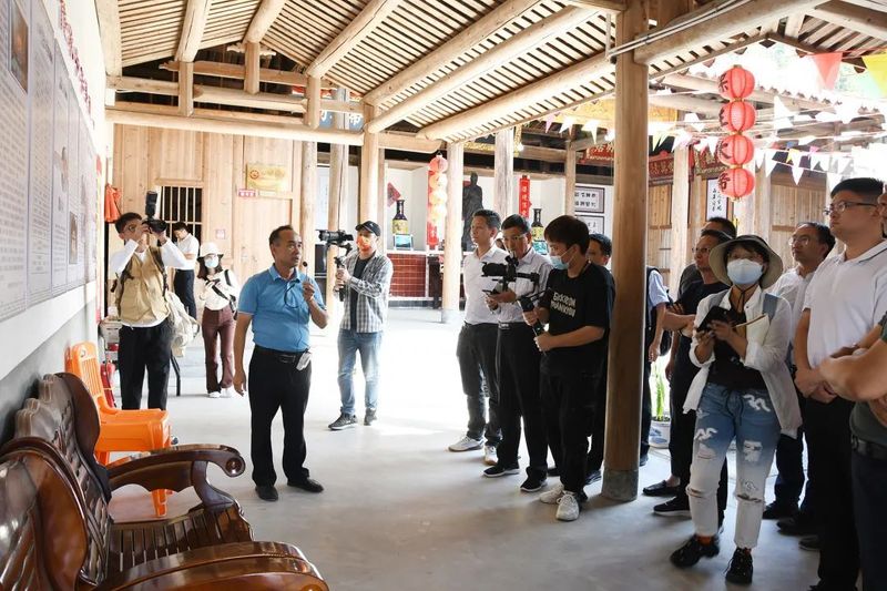 关于振兴茶产业 媒体来助力，厦门市安溪商会组织媒体记者走进安溪茶乡的相关内容(2)