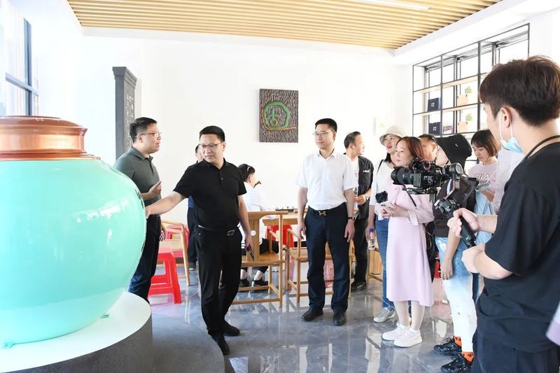 关于振兴茶产业 媒体来助力，厦门市安溪商会组织媒体记者走进安溪茶乡的相关内容(4)