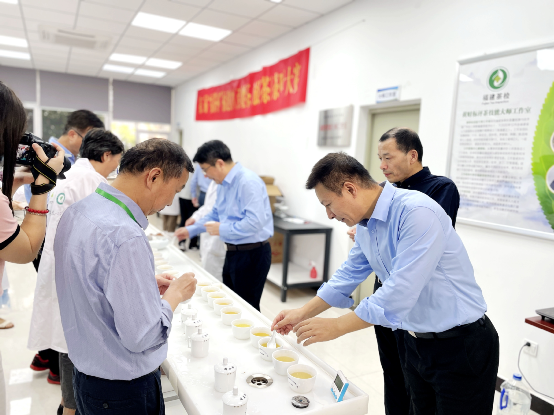 有关于福建省市场监督管理局、省供销社领导莅临大赛评审现场指导的消息(1)