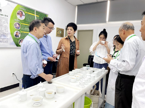有关于福建省市场监督管理局、省供销社领导莅临大赛评审现场指导的消息(5)